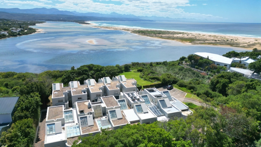 4 Bedroom Property for Sale in Lookout Beach Western Cape